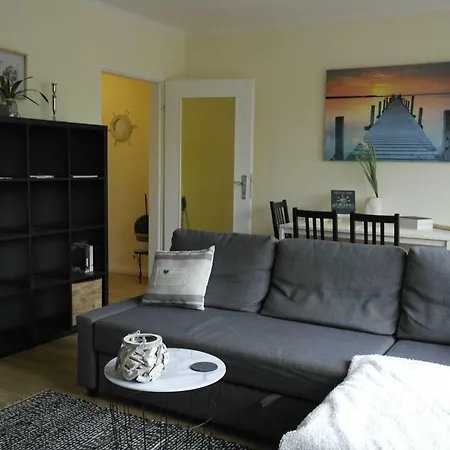 Gemuetliche-Ferienwohnung-Mit-Zentraler-Lage-Terrasse-Und-Strandkorb 吕贝克