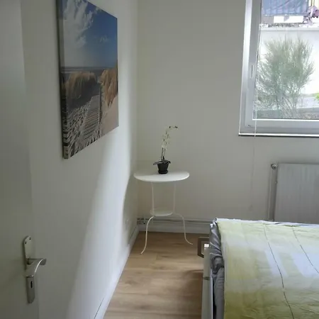 Gemuetliche-Ferienwohnung-Mit-Zentraler-Lage-Terrasse-Und-Strandkorb