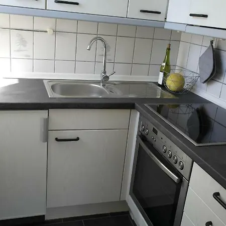 Gemuetliche-Ferienwohnung-Mit-Zentraler-Lage-Terrasse-Und-Strandkorb 吕贝克